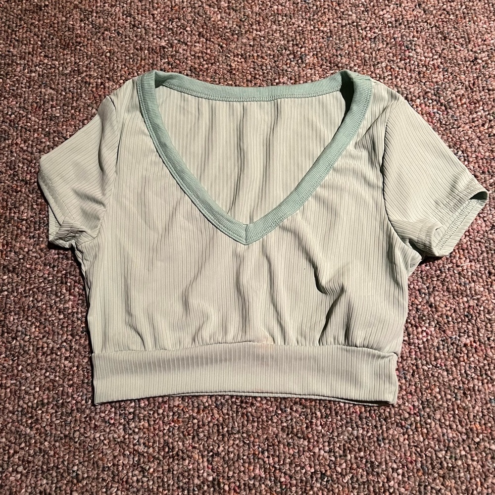 crop top(never worn)
